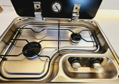 Carado T448 kemperio dujinė 2 degiklių viryklė su dangčiu