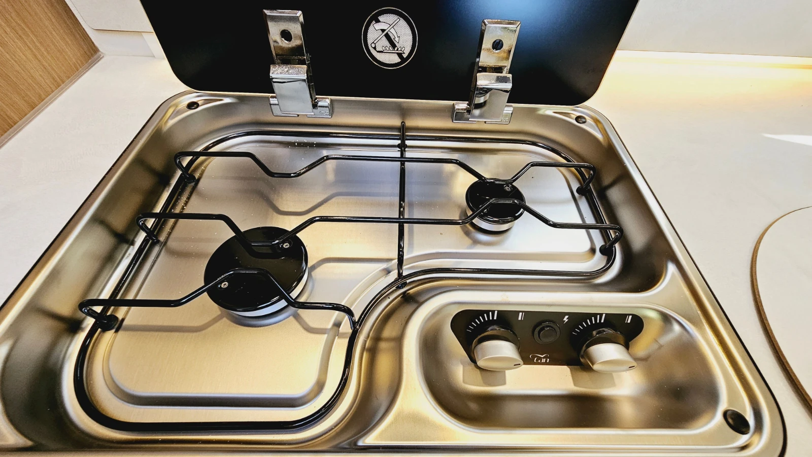 img_1815 Carado T448 kemperio dujinė 2 degiklių viryklė su dangčiu