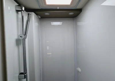 Carado T448 kemperio erdvi dušo kabina su LED apšvietimu